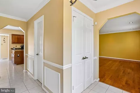 Entry Way - 2308 Laurelwood Ter, Silver Spring, MD 20905 photo 2 of 3