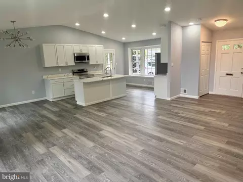 Living - 13128 Fernedge Rd, Silver Spring, MD 20906 photo 2 of 10