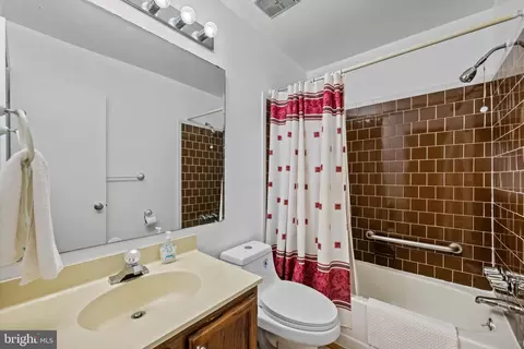Bath - 9132 September Ln, Silver Spring, MD 20901 photo 2 of 2