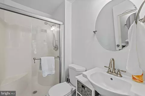 Bath - 9132 September Ln, Silver Spring, MD 20901 photo 1 of 2