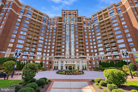 5809 Nicholson Ln #103, Rockville, MD 20852
