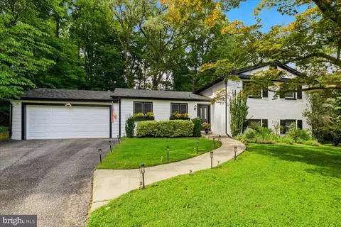 8906 Transue Dr, Bethesda, MD 20817