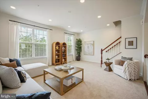 Living - 13233 Guilford Run Ln, Silver Spring, MD 20904 photo 4 of 5