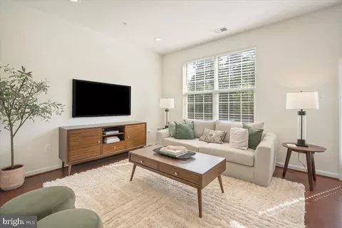 Living - 13233 Guilford Run Ln, Silver Spring, MD 20904 photo 2 of 5