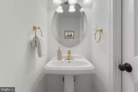 Bath - 2229 Deckman Ln, Silver Spring, MD 20906 photo 1 of 6