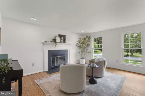 Living - 2229 Deckman Ln, Silver Spring, MD 20906 photo 4 of 7