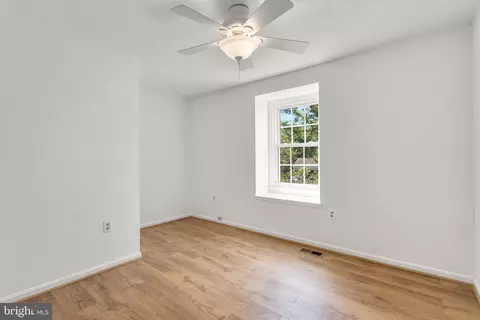 Bedroom - 2229 Deckman Ln, Silver Spring, MD 20906 photo 4 of 8