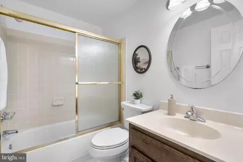 Bath - 2229 Deckman Ln, Silver Spring, MD 20906 photo 5 of 6