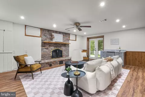 Living - 2229 Deckman Ln, Silver Spring, MD 20906 photo 6 of 7