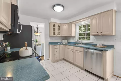Kitchen - 2229 Deckman Ln, Silver Spring, MD 20906 photo 2 of 3