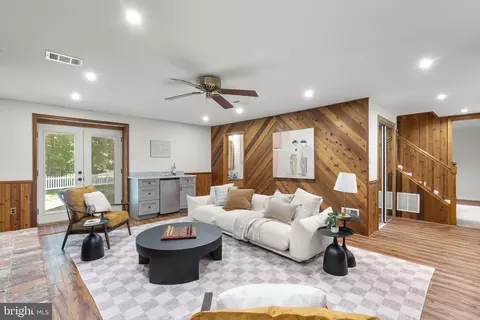 Living - 2229 Deckman Ln, Silver Spring, MD 20906 photo 7 of 7