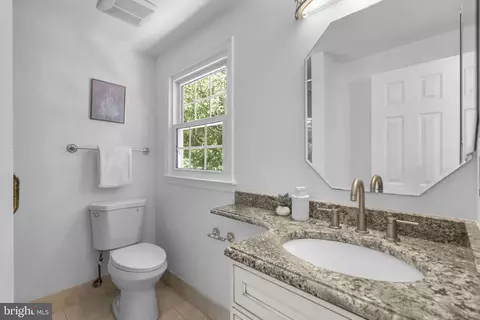 Bath - 2229 Deckman Ln, Silver Spring, MD 20906 photo 3 of 6