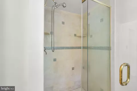 Bath - 2229 Deckman Ln, Silver Spring, MD 20906 photo 4 of 6