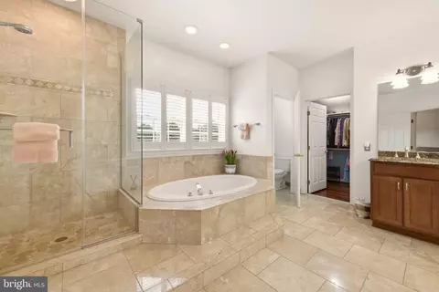 Bath - 16522 Harbour Town Dr, Ashton, MD 20861 photo 2 of 5