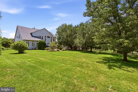 Exterior - 16522 Harbour Town Dr, Ashton, MD 20861 photo 5 of 6