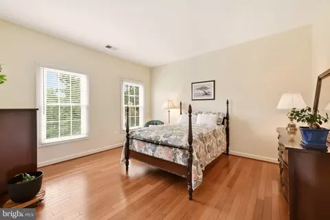 Bedroom - 16522 Harbour Town Dr, Ashton, MD 20861 photo 5 of 6