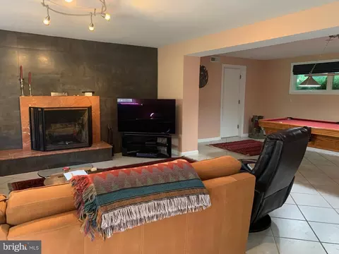 12308 Clement Ln, Silver Spring, MD 20902 photo 4