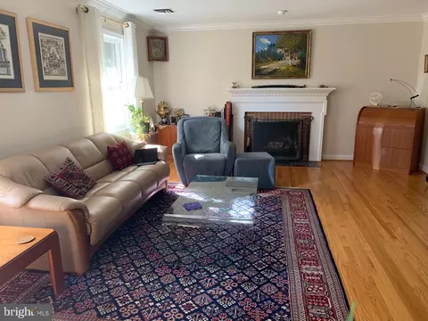 12308 Clement Ln, Silver Spring, MD 20902 photo 2