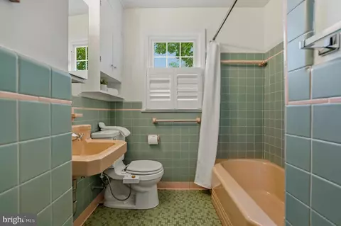 Bath - 412 Southwest Dr, Silver Spring, MD 20901 photo 3 of 3