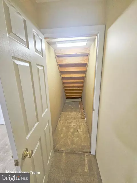 Entry Way - 2124 Cherry Leaf Ln, Silver Spring, MD 20906 photo 5 of 5