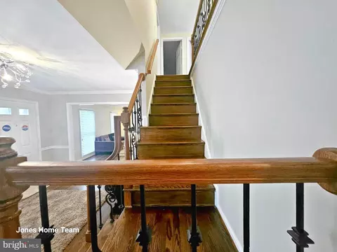 Entry Way - 2124 Cherry Leaf Ln, Silver Spring, MD 20906 photo 2 of 5