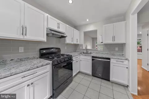 Kitchen - 14246 Long Green Dr, Silver Spring, MD 20906 photo 1 of 2