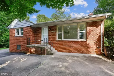 4509 Strathmore Ave, Garrett Park, MD 20896