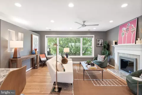 Living - 8901 1st Ave, Silver Spring, MD 20910 photo 1 of 4