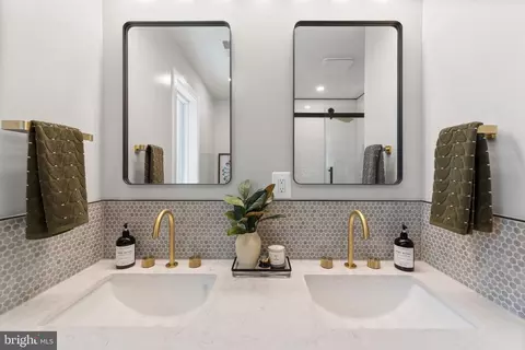 Bath - 8901 1st Ave, Silver Spring, MD 20910 photo 4 of 4