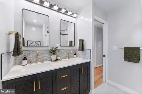 Bath - 8901 1st Ave, Silver Spring, MD 20910 photo 3 of 4