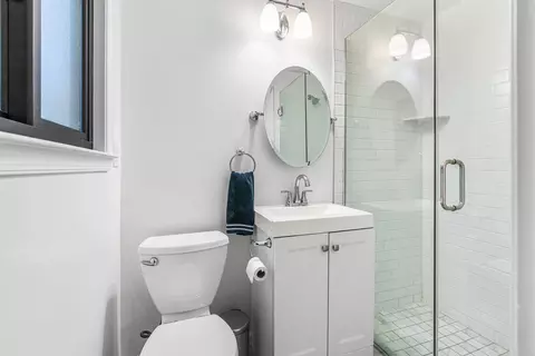 Bath - 11526 Colt Ter, Silver Spring, MD 20902 photo 2 of 3