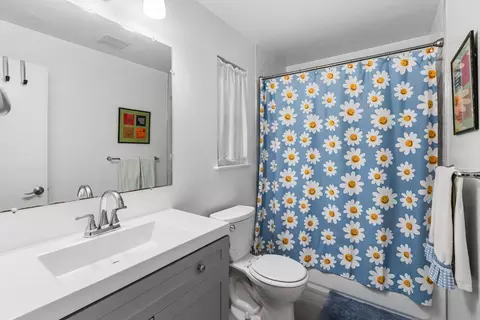 Bath - 11526 Colt Ter, Silver Spring, MD 20902 photo 1 of 3