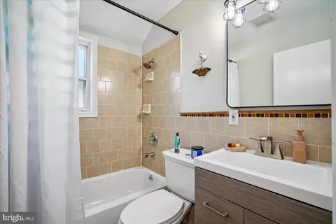 Bath - 12706 Holdridge Rd, Silver Spring, MD 20906 photo 1 of 3
