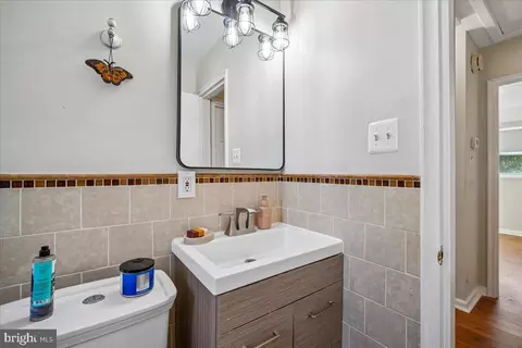 Bath - 12706 Holdridge Rd, Silver Spring, MD 20906 photo 2 of 3