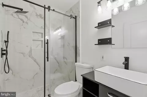 Bath - 1511 Crest Rd, Silver Spring, MD 20902 photo 1 of 4