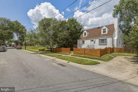 Exterior - 1511 Crest Rd, Silver Spring, MD 20902 photo 2 of 6