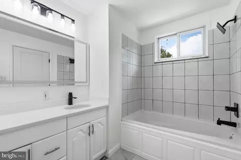 Bath - 1511 Crest Rd, Silver Spring, MD 20902 photo 3 of 4