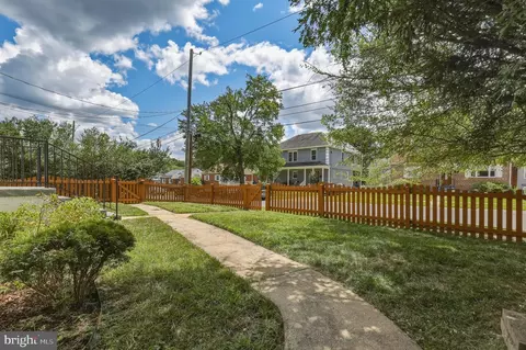 Exterior - 1511 Crest Rd, Silver Spring, MD 20902 photo 5 of 6