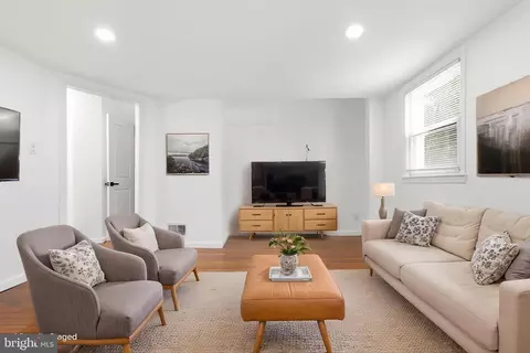 Living - 1511 Crest Rd, Silver Spring, MD 20902 photo 4 of 5