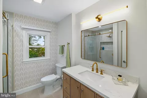 Bath - 8802 2nd Ave, Silver Spring, MD 20910 photo 3 of 4