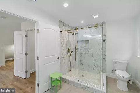 Bath - 8802 2nd Ave, Silver Spring, MD 20910 photo 2 of 4
