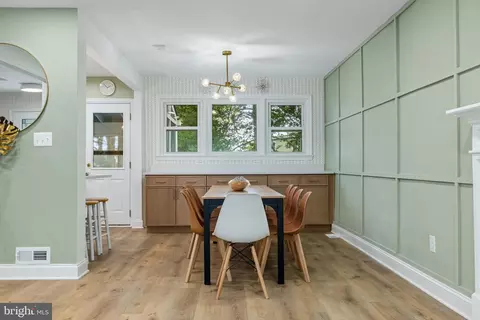 Dining - 8802 2nd Ave, Silver Spring, MD 20910 photo 4 of 5