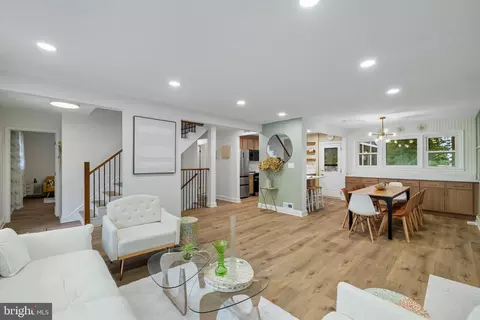 Entry Way - 8802 2nd Ave, Silver Spring, MD 20910 photo 2 of 8