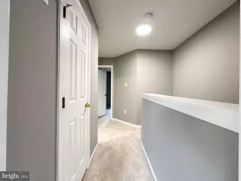 Entry Way - 20527 Lowfield Dr, Germantown, MD 20874 photo 9 of 11