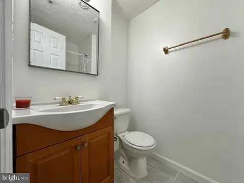 Bath - 20527 Lowfield Dr, Germantown, MD 20874 photo 4 of 5