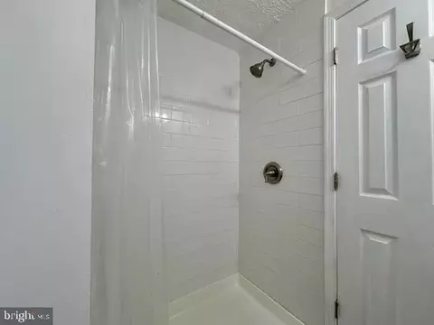 Bath - 20527 Lowfield Dr, Germantown, MD 20874 photo 5 of 5