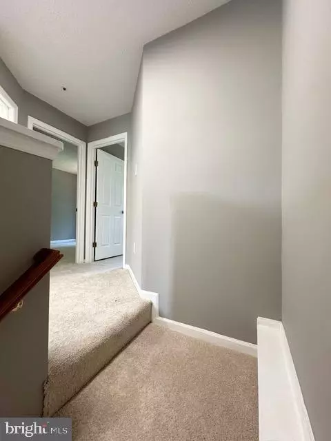 Entry Way - 20527 Lowfield Dr, Germantown, MD 20874 photo 6 of 11
