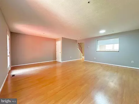Living - 20527 Lowfield Dr, Germantown, MD 20874 photo 2 of 12