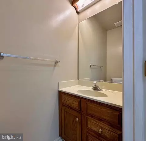 Entry Way - 20527 Lowfield Dr, Germantown, MD 20874 photo 3 of 11