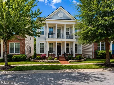207 Winter Walk Dr, Gaithersburg, MD 20878